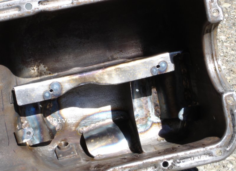 picture of the inside of the oil pan