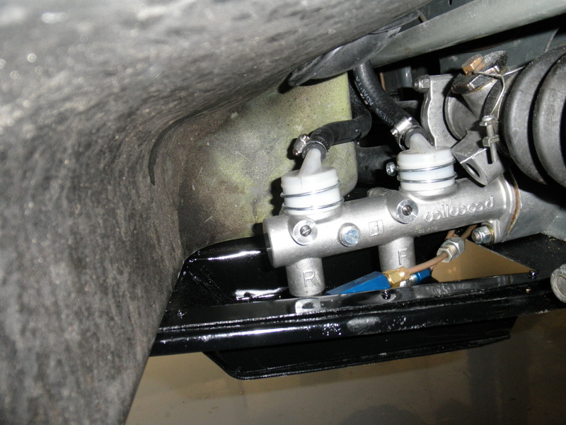 picture of brake master cylinder