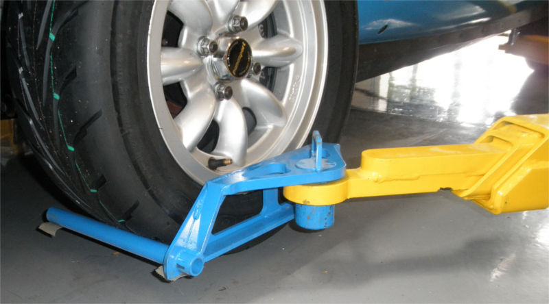 Picture of one lift point with a wheel lift device